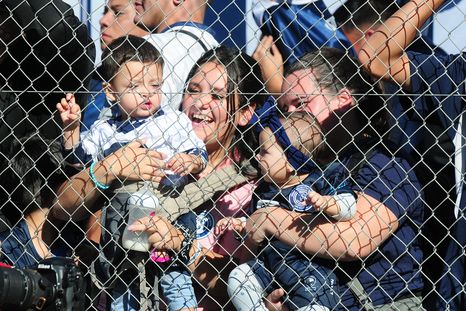 un diputado quiere prohibir el ingreso de bebes a la popular de las canchas de futbol un diputado quiere prohibir el ingreso de bebes a la popular de las canchas de futbol