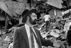 El 18 de julio de 1994, a las 09.53 de la mañana, estalló un artefacto en el edificio de la AMIA, en pleno centro de Buenos Aires. 85 personas murieron y cerca de 300 resultaron heridas. Foto: Getty Images