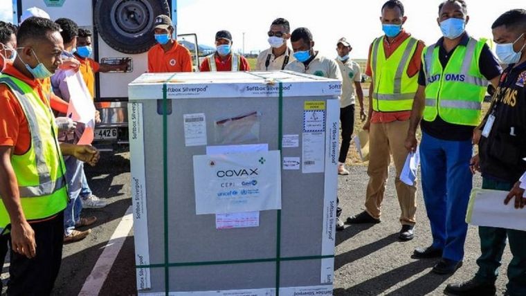 La donación de vacunas de Estados Unidos se tramitará a través del plan internacional Covax. Foto: EPA
