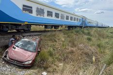 mar del plata: un tren arrollo a un auto en la autovia 2 y dejo tres heridos, uno de ellos grave mar del plata: un tren arrollo a un auto en la autovia 2 y dejo tres heridos, uno de ellos grave