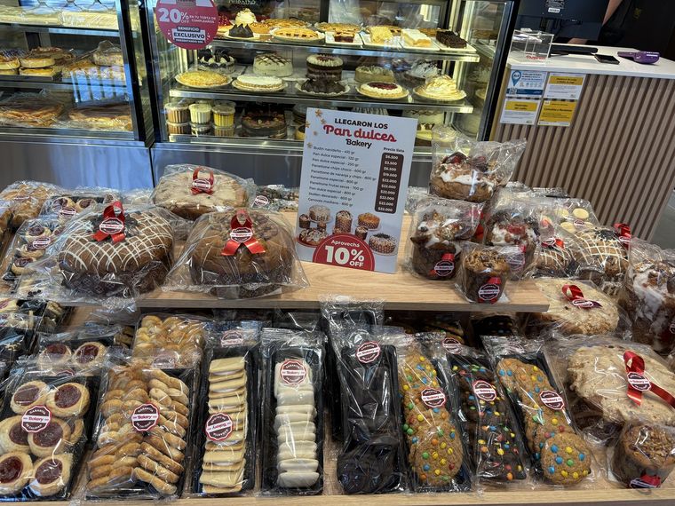 Los precios del pan dulce en la sucursal de Recoleta de Buenos Aires Bakery. Los precios del pan dulce en la sucursal de Recoleta de Buenos Aires Bakery.