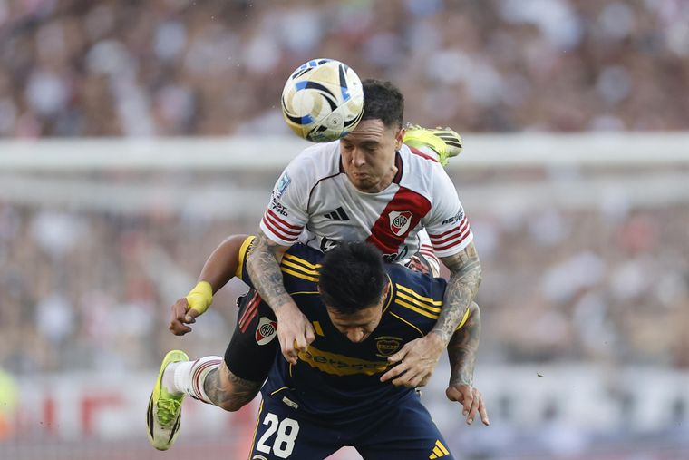 El Superclásico está picante y los dos equipos se juegan mucho.