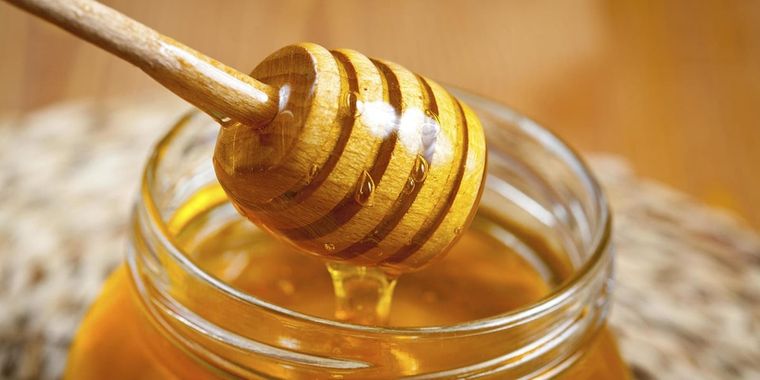 El propóleo se presenta como uno de los productos más naturales y efectivos de la estética. Foto: Bezzia