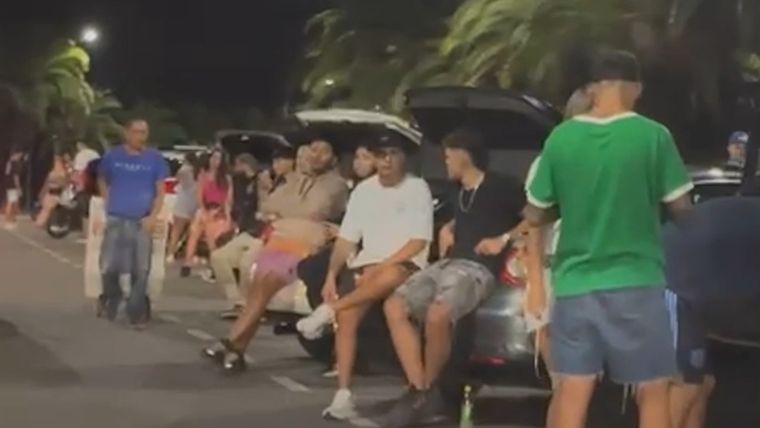 El Parque San Martín se llena de mendocinos y turistas durante los días y noches de calor Foto: Captura de video