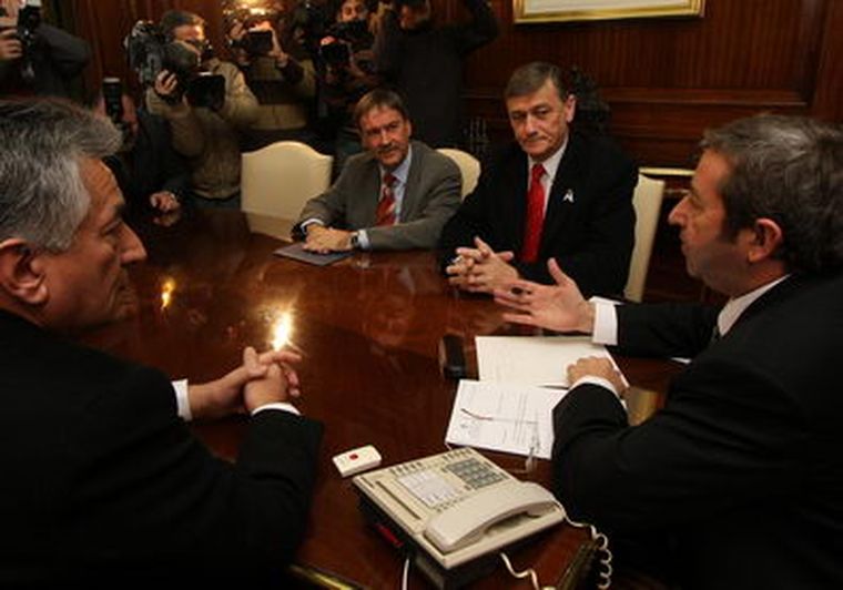Cobos, con los gobernadores. Foto: Prensa Senado