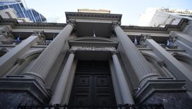 En las últimas semanas bajaron significativamente las tasas de interés en pesos, sobre todo en las operaciones interbancarias a un día de plazo. En las últimas semanas bajaron significativamente las tasas de interés en pesos, sobre todo en las operaciones interbancarias a un día de plazo.