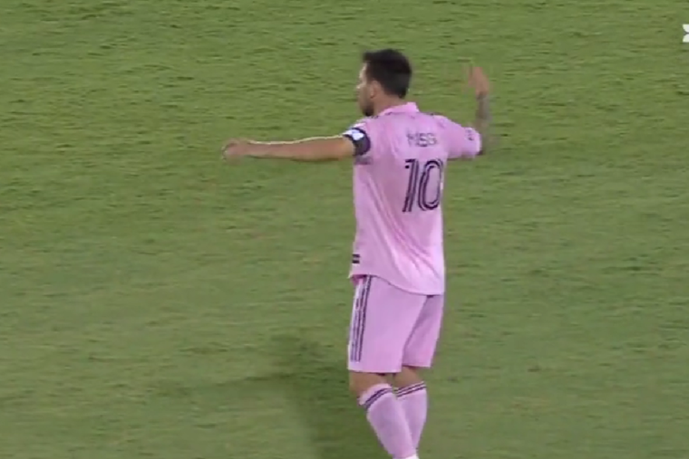 Messi y su enojo tras el segundo gol de FC Dallas, que vence a Inter Miami Foto: Apple TV+