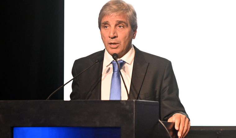 Luis Caputo ya tiene cerrado el financiamiento para afrontar el vencimiento de 4300 millones de dólares del 9 de julio, correspondiente a los bonos Globales y Bonares que surgieron del canje de deuda de 2020.