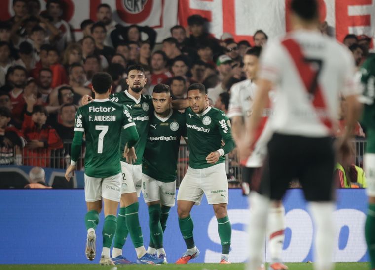 Palmeiras cayó goleado en Ecuador y los hinchas de River se mostraron indignados en las redes.