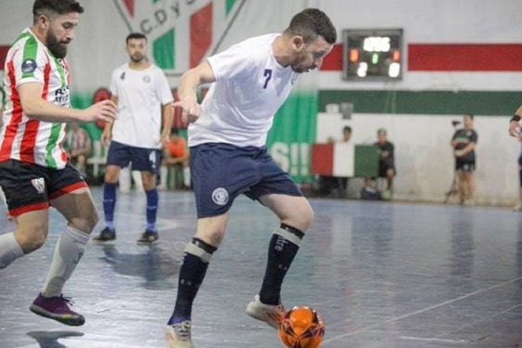 Alan con la camiseta de la Lepra, un amor que recibió de grande. Foto: Fabián Salamone