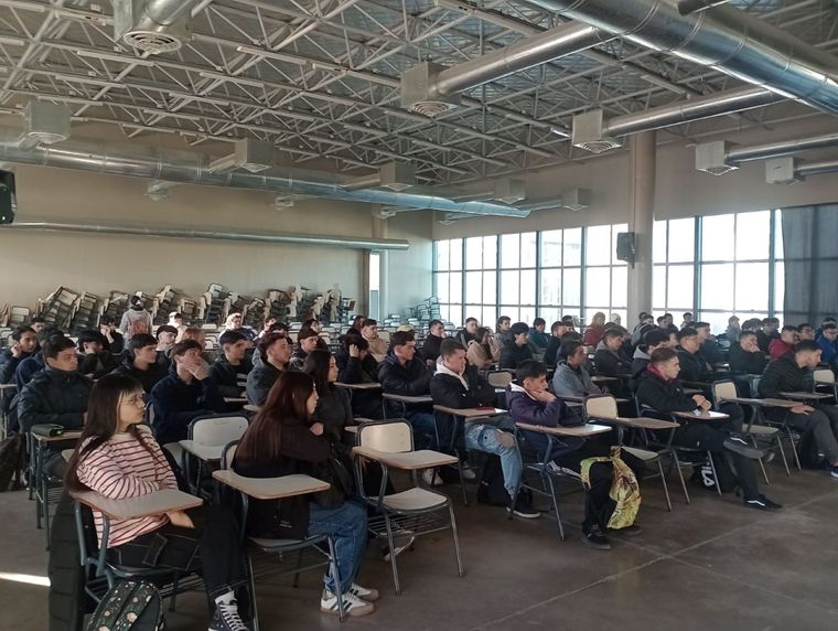 Inscripciones abiertas para los cursos cortos del ITU: opciones en comercio electrónico, logística y operación de maquinaria. Inscripciones abiertas para los cursos cortos del ITU: opciones en comercio electrónico, logística y operación de maquinaria.