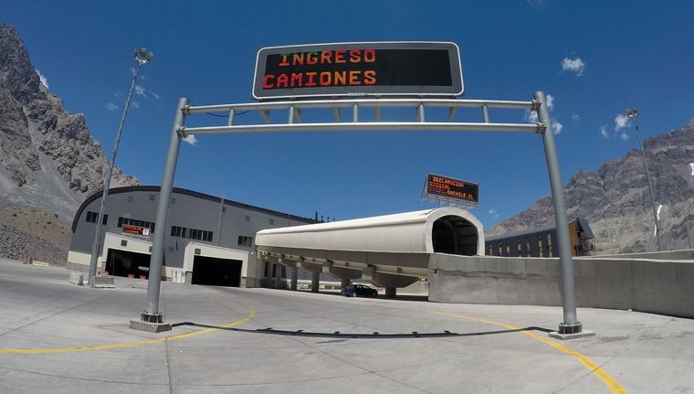 Operativo en Los Libertadores. Foto: ALF PONCE MERCADO / MDZ