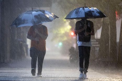 El sistema de baja presión que afecta al este de Argentina mantiene condiciones inestables dentro del fenómeno de ciclogénesis en gran parte del país. Foto: NA El sistema de baja presión que afecta al este de Argentina mantiene condiciones inestables dentro del fenómeno de ciclogénesis en gran parte del país. Foto: NA