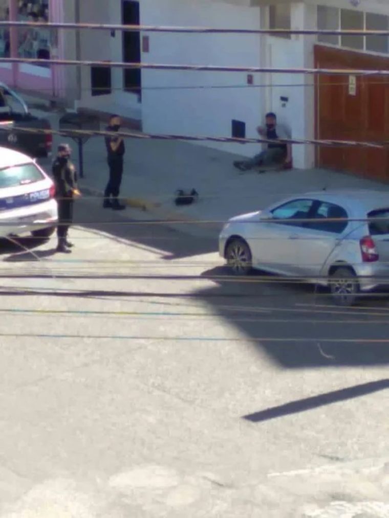 El hombre fue reducido en la vía pública Foto: ADN Sur