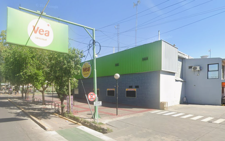 &nbsp;Una joven de 19 años fue detenida luego hacer un boquete en un supermercado de Las Heras. Un hombre logró escapar. (Captura)