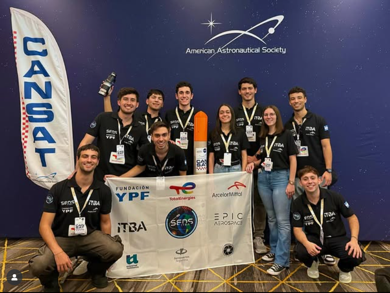 Agustín Martínez Haarth, abajo a la derecha. Agustín Martínez Haarth, abajo a la derecha.