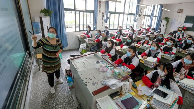 Alumnos en clase en un colegio de la provincia china de Sichuan.