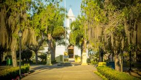 El pueblo de Cayastá conserva las ruinas de la antigua Santa Fe junto al río San Javier. El pueblo de Cayastá conserva las ruinas de la antigua Santa Fe junto al río San Javier.