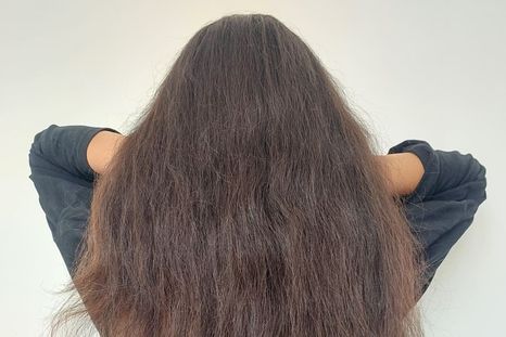 Cabello frágil y seco.