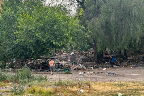 La relocalización de familias resolvió un problema habitacional, pero abrió un conflicto urbano que hoy preocupa al barrio Urundel. La relocalización de familias resolvió un problema habitacional, pero abrió un conflicto urbano que hoy preocupa al barrio Urundel.