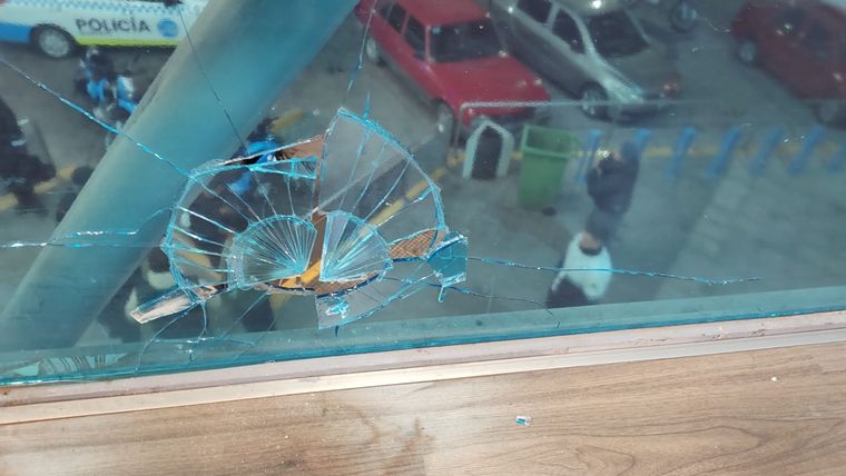 Graves daños en las instalaciones recientemente remodeladas de la Terminal de San Martín luego del enfrentamiento entre dos grupos. Foto: Municipalidad de San Martín