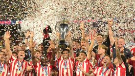 El Principito José Sosa levanta el trofeo del Torneo Clausura de la Liga Profesional. El Principito José Sosa levanta el trofeo del Torneo Clausura de la Liga Profesional.