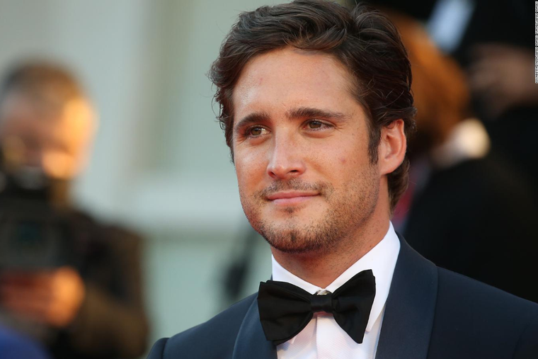 DIEGO BONETA TIENE UNA LARGA TRAYECTORIA. POR ESO REVELÓ QUÉ FAMOSO ACTOR LO AYUDÓ CUANDO INGRESÓ A HOLLYWOOD.