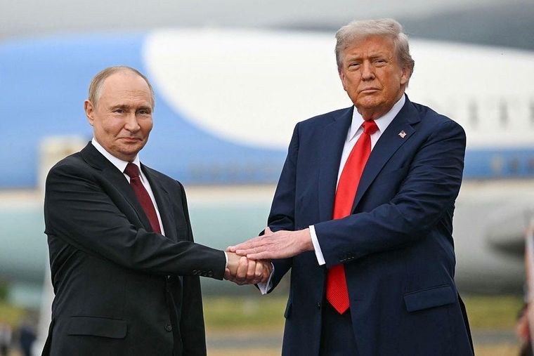Esta semana los presidentes de Rusia, Vladimir Putin, y de Estados Unidos, Donald Trump acordaron volver a reunirse para abordar la cuestión de la guerra en Ucrania y la noticia repercutió en los precios del petróleo.