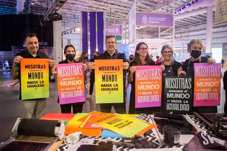 Los aumentos de femicidios siguen y Gómez Alcorta  compra 3.500 carpetas de cartulina y 3 mil tarjetas de identificación