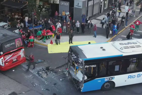 El siniestro vial tuvo lugar en la intersección de Avenida Rivadavia y Paraná Foto: X / TN