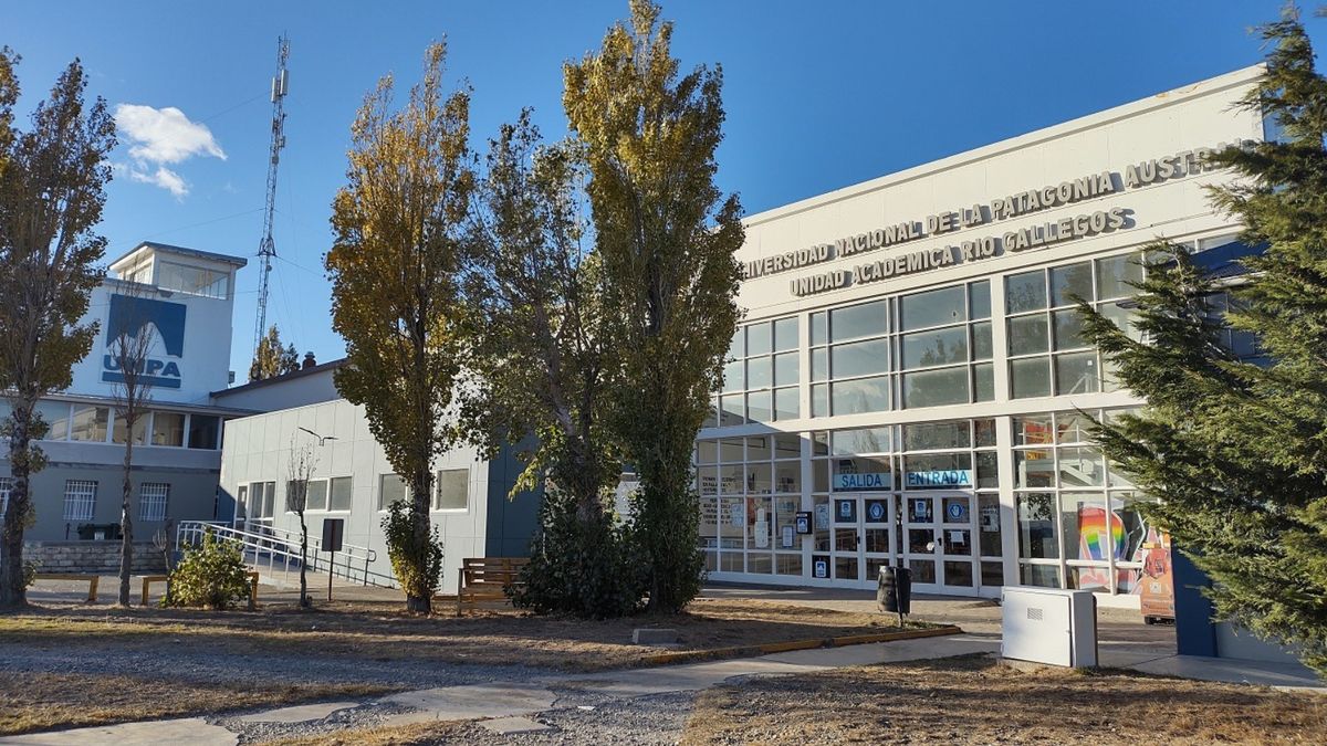 Un empleado de la Universidad de la Patagonia apuñaló a un estudiante en Río Gallegos