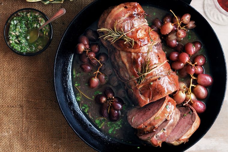 Foto: Taste - https://www.taste.com.au/recipes/roast-beef-fillet-grapes-tarragon-sauce/11d521c4-13d4-4f63-956e-2ab13631ed54