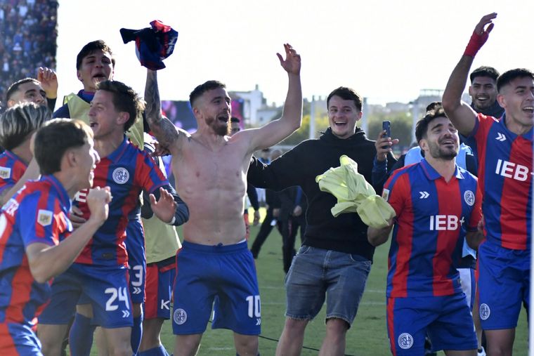 Muniain vivió la clasificación de San Lorenzo a cuartos de final como un hincha más. Foto: Fotobaires