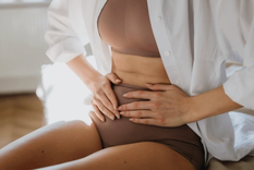 Qué es el dolor pélvico crónico y cómo afecta a las mujeres que lo padecen. Foto: Shutterstock