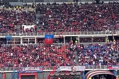 La hinchada de San Lorenzo colgó una picante bandera con el 3 por ciento por el escándalo en Andis. Foto: @Futbolipolitica La hinchada de San Lorenzo colgó una picante bandera con el 3 por ciento por el escándalo en Andis. Foto: @Futbolipolitica