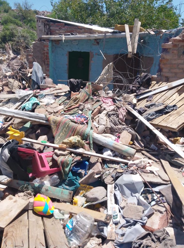 La comuna habla de saneamiento profundo, pero en el barrio aseguran que la limpieza fue parcial y no alcanzó la zona más afectada. La comuna habla de saneamiento profundo, pero en el barrio aseguran que la limpieza fue parcial y no alcanzó la zona más afectada.