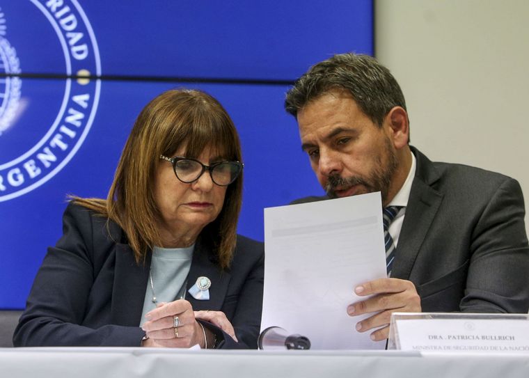 La ministra de Seguridad, Patricia Bullrich, despidió hoy al secretario de Seguridad, Vicente Ventura Barreiro Foto: NA
