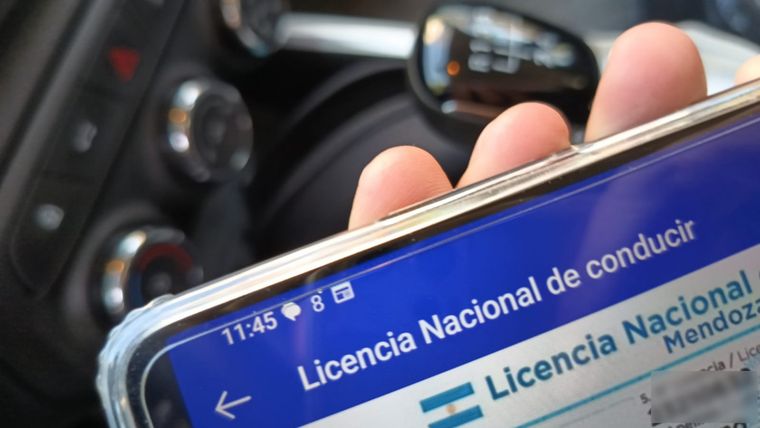 El nuevo sistema permite gestionar la licencia desde la app Mi Argentina sin necesidad de ir a un centro de emisión. Foto: Walter Moreno/Mdz