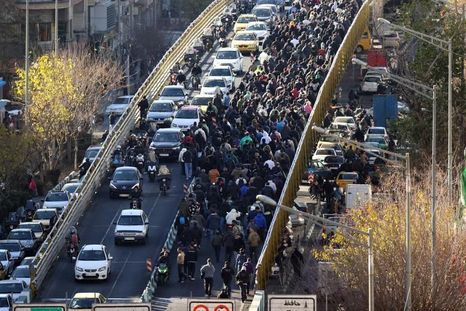 Las protestas se vienen sucediendo desde el domingo, comenzando en Teherán (en la imagen). Las protestas se vienen sucediendo desde el domingo, comenzando en Teherán (en la imagen).