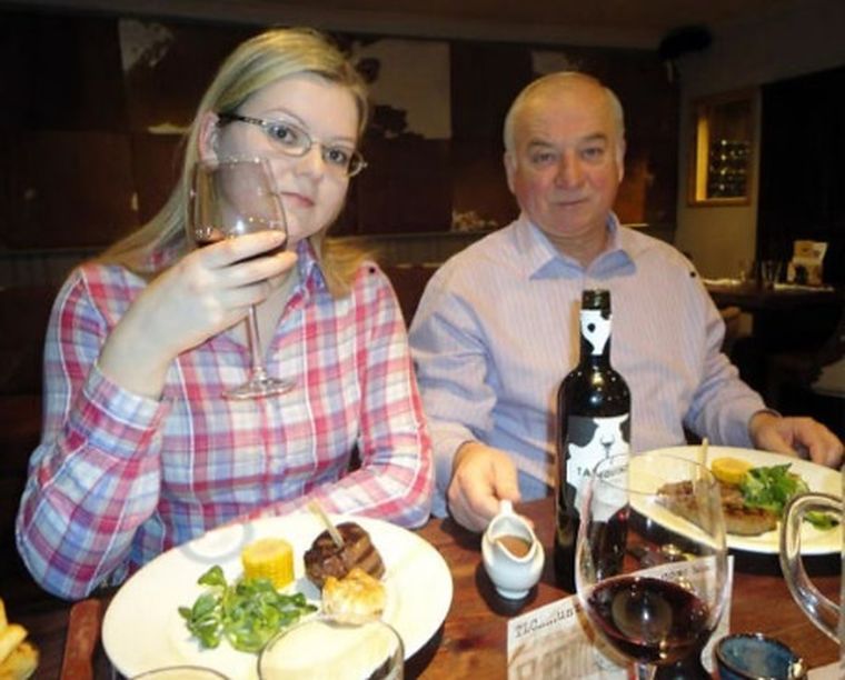 Sergei Skripal y su hija Yulia Foto: The Independent