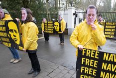 Foto: Belga Press / Europa Press. Protesta en favor de Alexei Navalni ante la embajada de Rusia en Bruselas el pasado mes de enero.