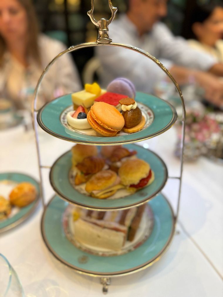 La torre con opciones dulces y saladas en el Alvear Afternoon Tea. La torre con opciones dulces y saladas en el Alvear Afternoon Tea.