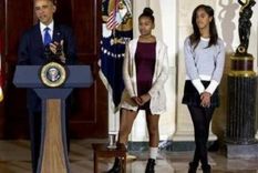 renuncio vocero tras criticar las faldas de la hijas de obama