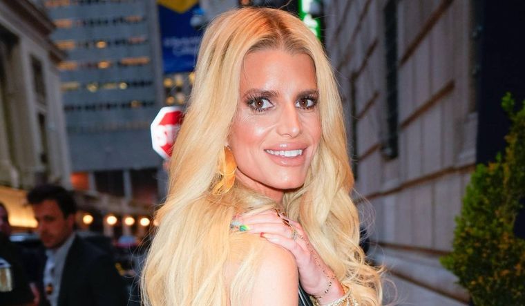 Jessica Simpson fue duramente criticada por el vestuario que llevó su pequeña hija de 11 años.