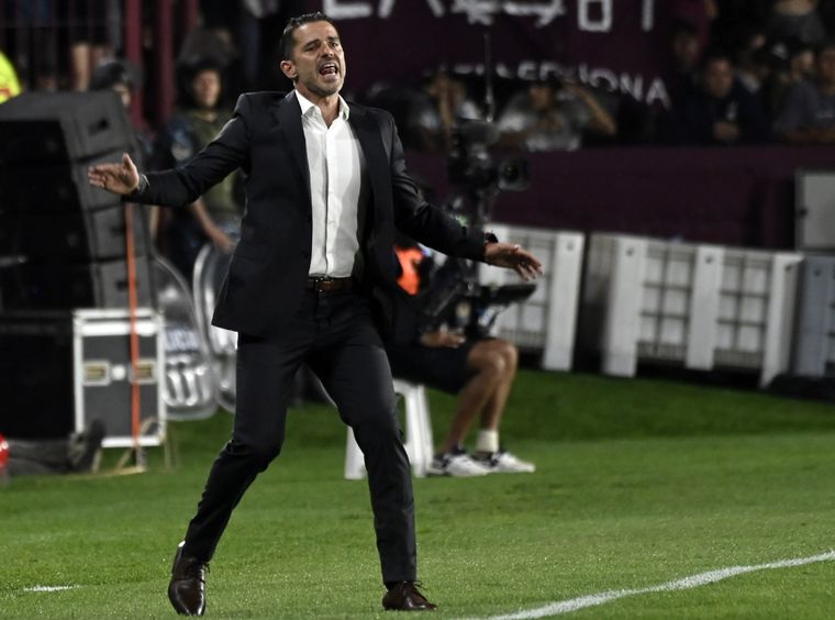 Gago pierde a dos titulares y una alternativa en el banco por la fecha FIFA. Foto: Fotobaires