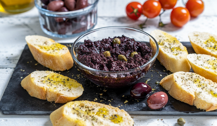 Paté de aceitunas negras: sabor mediterráneo en tu mesa Foto: Shutterstock