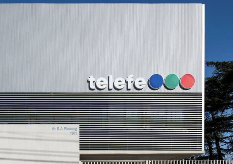 Grupo argentino compró Telefe tras la salida de Paramount del país.