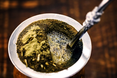 El mate es una de las bebidas tradicionales de la Argentina. Foto: Shutterstock