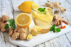 Una bebida en ayunas de limón y jengibre traerá grandes beneficios a tu organismo Foto: Shutterstock