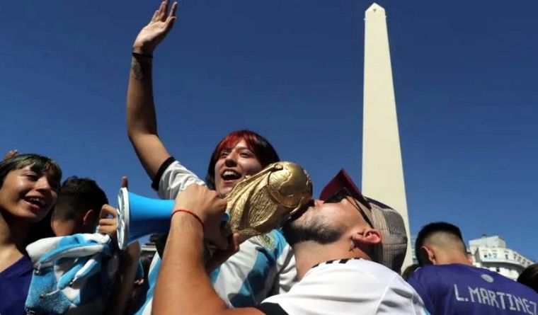 La felicidad tiene mucho que ver con acercarse a los distintos de uno. Foto: Efe.